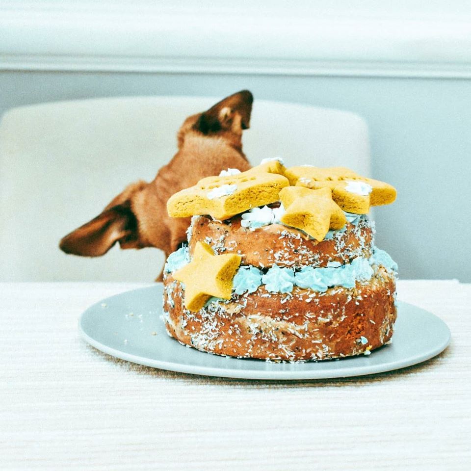 Shooting Star: 2 Tier Round Cakes 5" by 3"