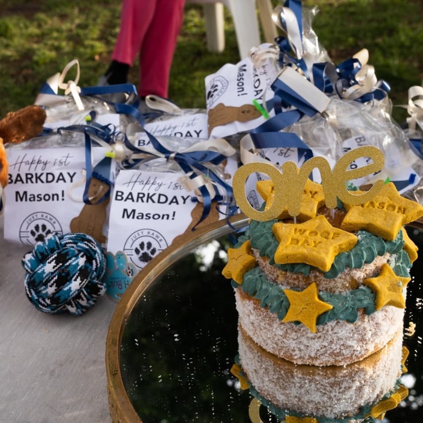 Shooting Star: 2 Tier Round Cakes 5" by 3"